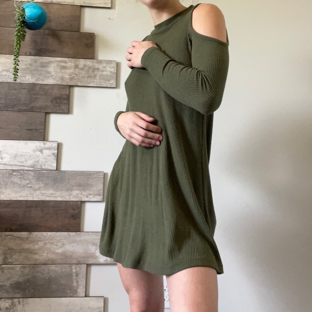 Shoulder cut out dress size S army green
